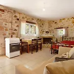 Lithahiro Stone House * 자킨토스 타운