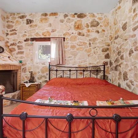 Lithahiro Stone House