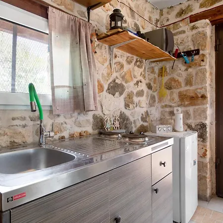 Dom wakacyjny Lithahiro Stone House *