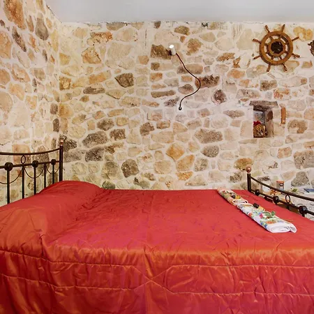 Lithahiro Stone House Vakantiehuis *