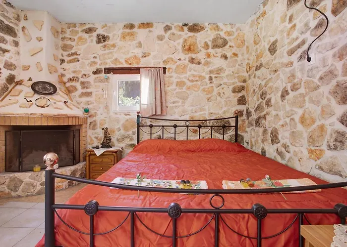 Lithahiro Stone House