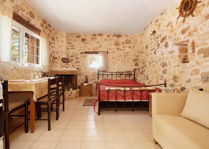 Lithahiro Stone House