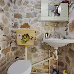 Lithahiro Stone House *