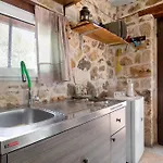Ferienhaus Lithahiro Stone House *