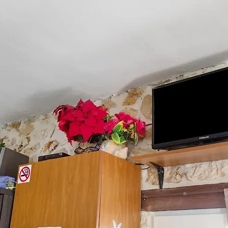 Lithahiro Stone House *