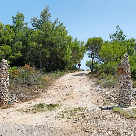 Lithahiro Stone House Ferienhaus